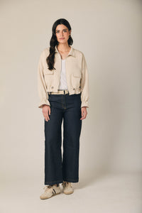 Pantalón denim con cinturón azul