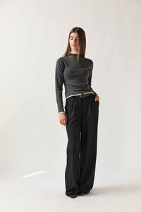 Pantalón pinzas cinturón negro