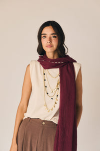 Pañuelo ligero pespunte contraste vino