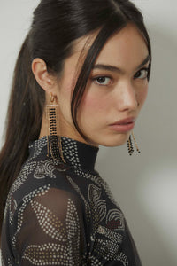 Pendientes largos de cristales negros