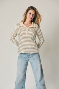 Polo de rayas cuello camisero beige