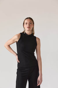 Top sin mangas lurex negro