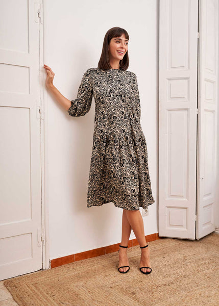 Cargar imagen en el visor de la galería, Vestido midi fruncido estampado negro
