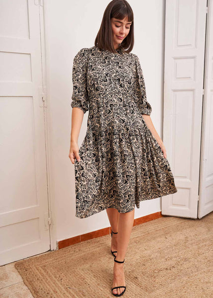 Cargar imagen en el visor de la galería, Vestido midi fruncido estampado negro
