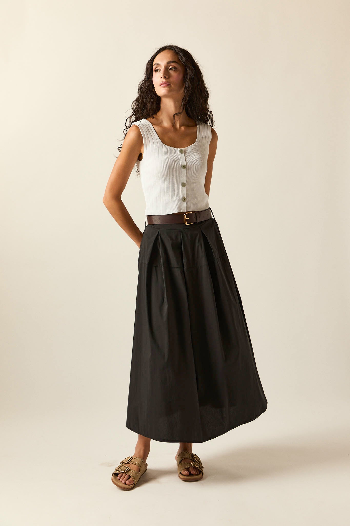 Falda midi negra con cinturón algo bonito – Algo Bonito